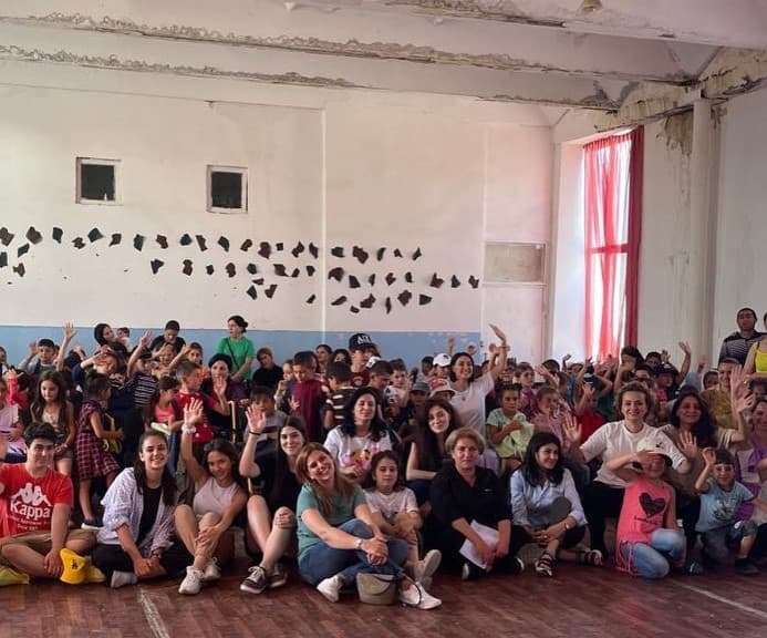 Mets Masrik ‘Gathering Children for School. Armenia’