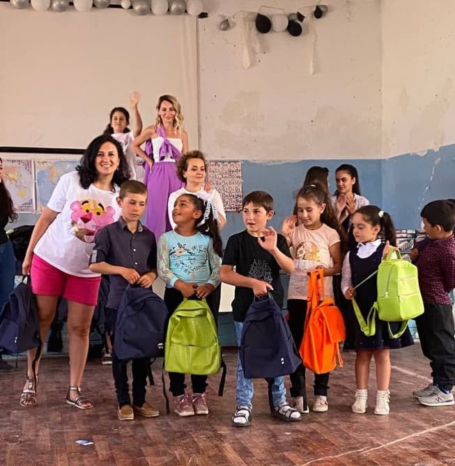 Mets Masrik ‘Gathering Children for School. Armenia’